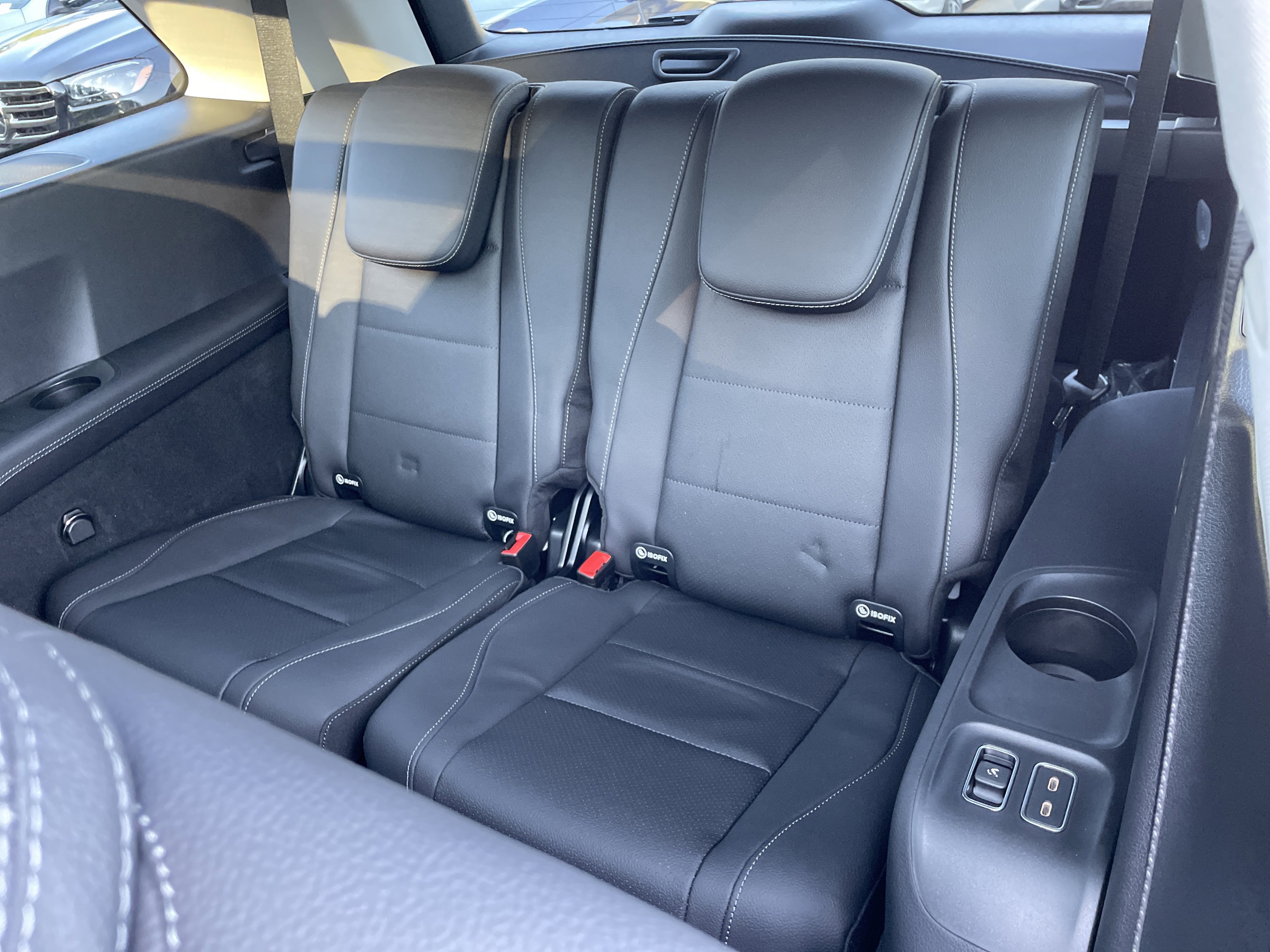 2026 Mercedes Benz GLS 450 4MATIC photo 4