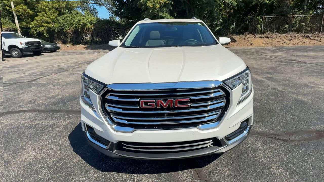 2022 Gmc Terrain SLT photo 2