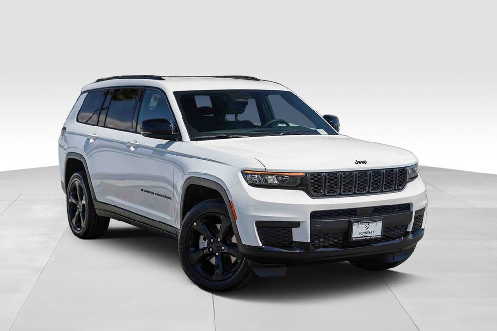 2025 Jeep Grand Cherokee Laredo Altitude photo 2