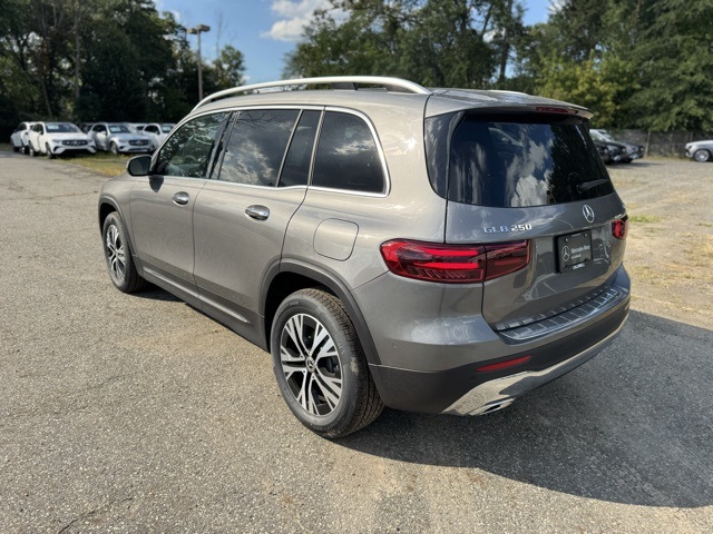 2026 Mercedes Benz GLB 250 4MATIC photo 4