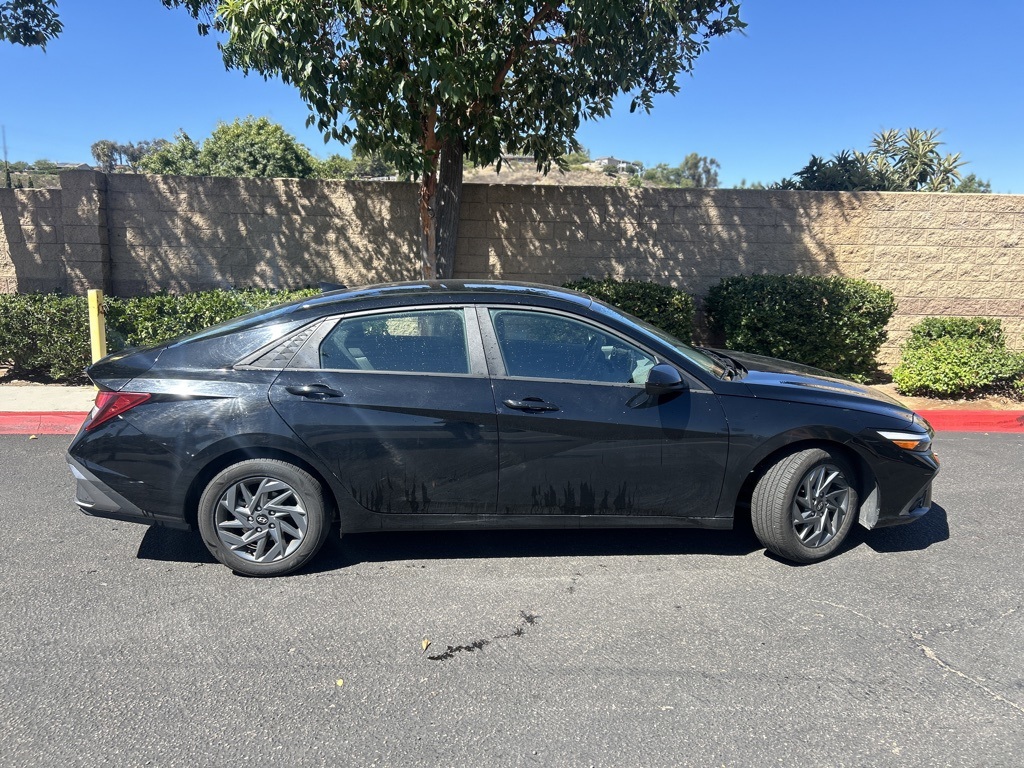 2024 Hyundai Elantra SEL photo 5