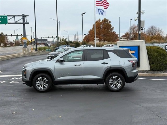 2025 Chevrolet Equinox photo 2