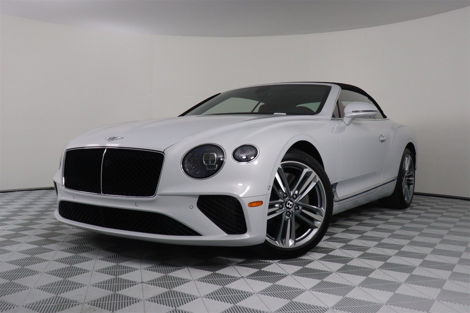 2024 Bentley Continental GT V8 photo 9