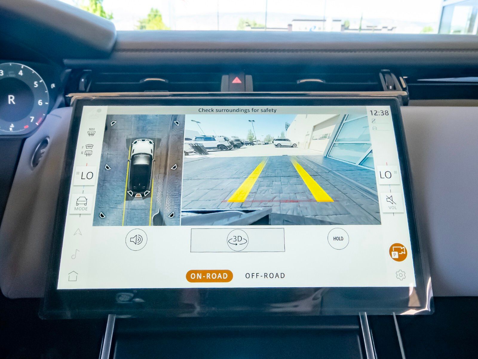 2026 Land Rover Range Rover Velar SE photo 18