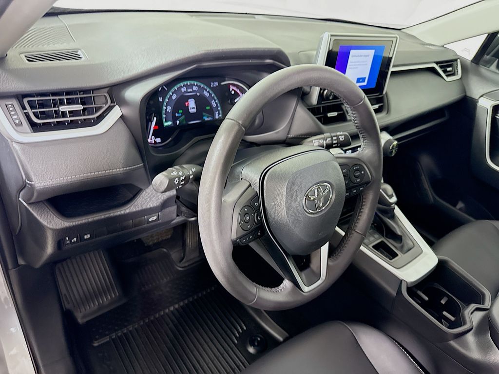 2023 Toyota RAV4 XLE Premium photo 8