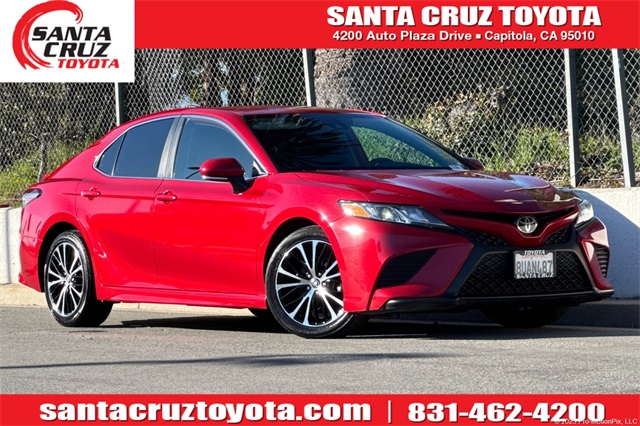 2020 Toyota Camry SE's photo