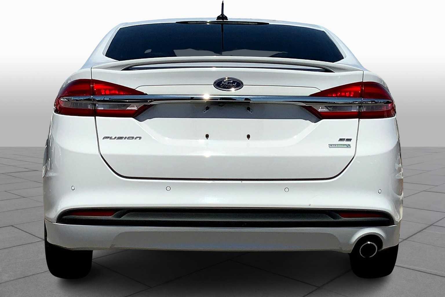 2018 Ford Fusion SE photo 3