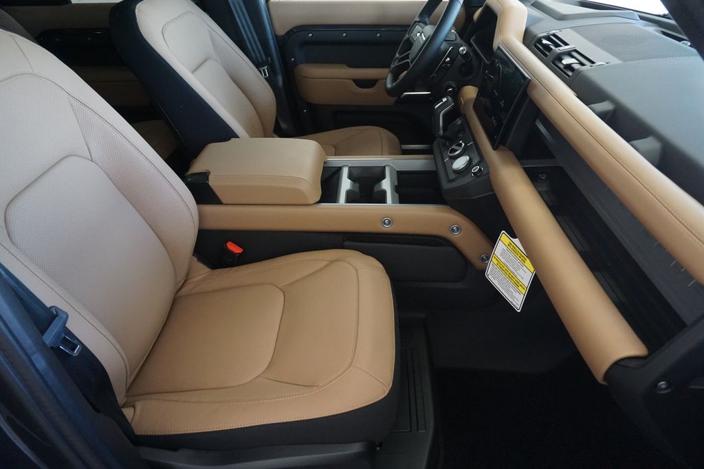 2025 Land Rover Defender 130 V8 photo 20