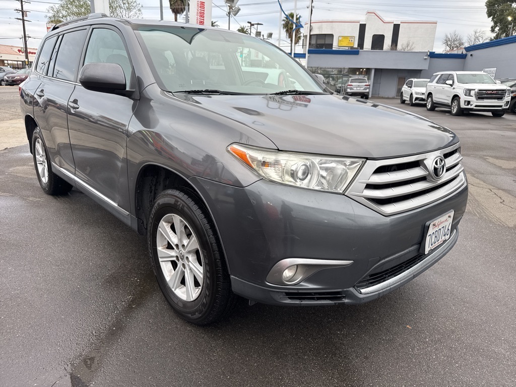 2013 Toyota Highlander Plus's photo