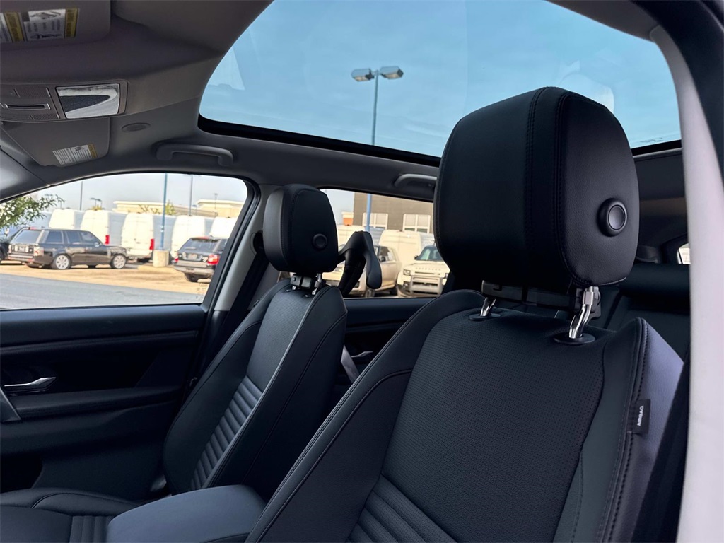 2025 Land Rover Discovery Sport S photo 19