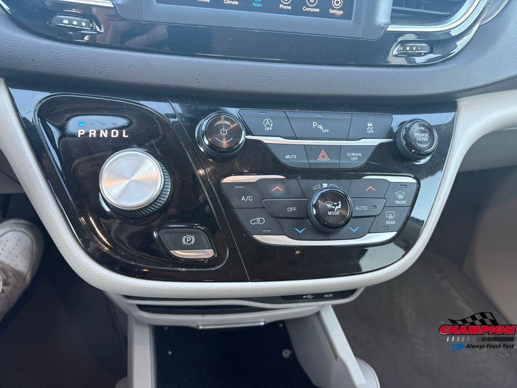 2018 Chrysler Pacifica Touring Plus photo 13