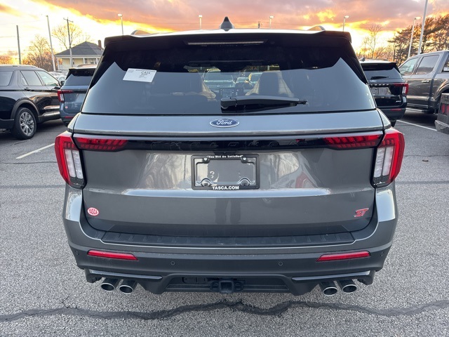 2025 Ford Explorer ST photo 4