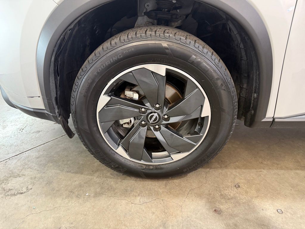 2024 Nissan Rogue SV photo 12