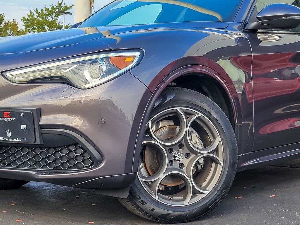 2022 Alfa Romeo Stelvio Ti photo 2
