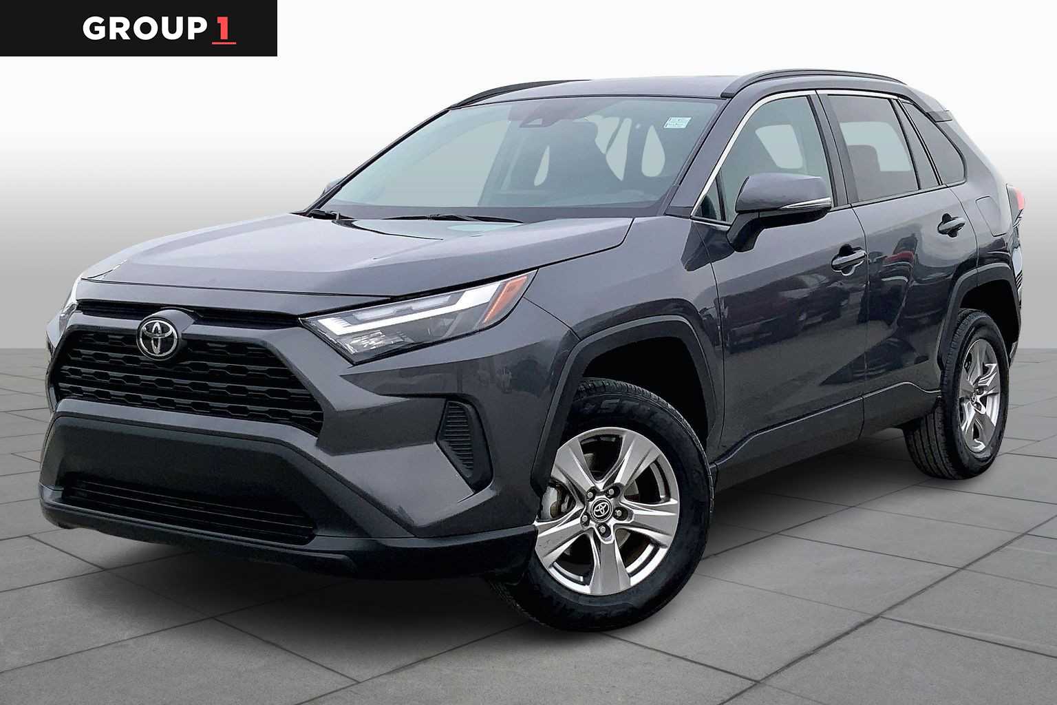 2024 Toyota RAV4 XLE's photo