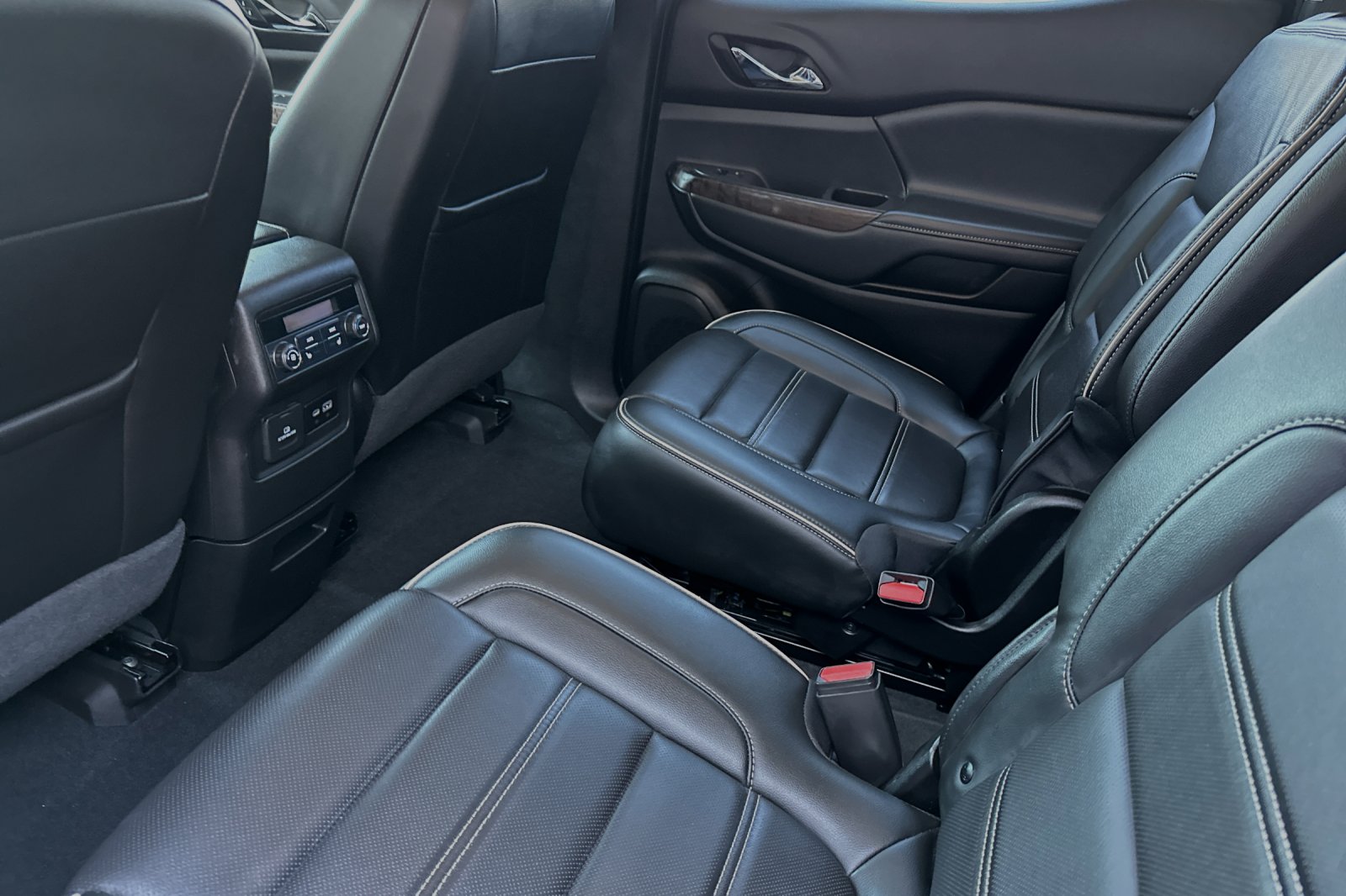 2022 Gmc Acadia Denali photo 12