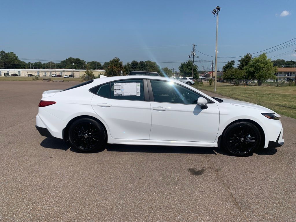 2025 Toyota Camry SE photo 8