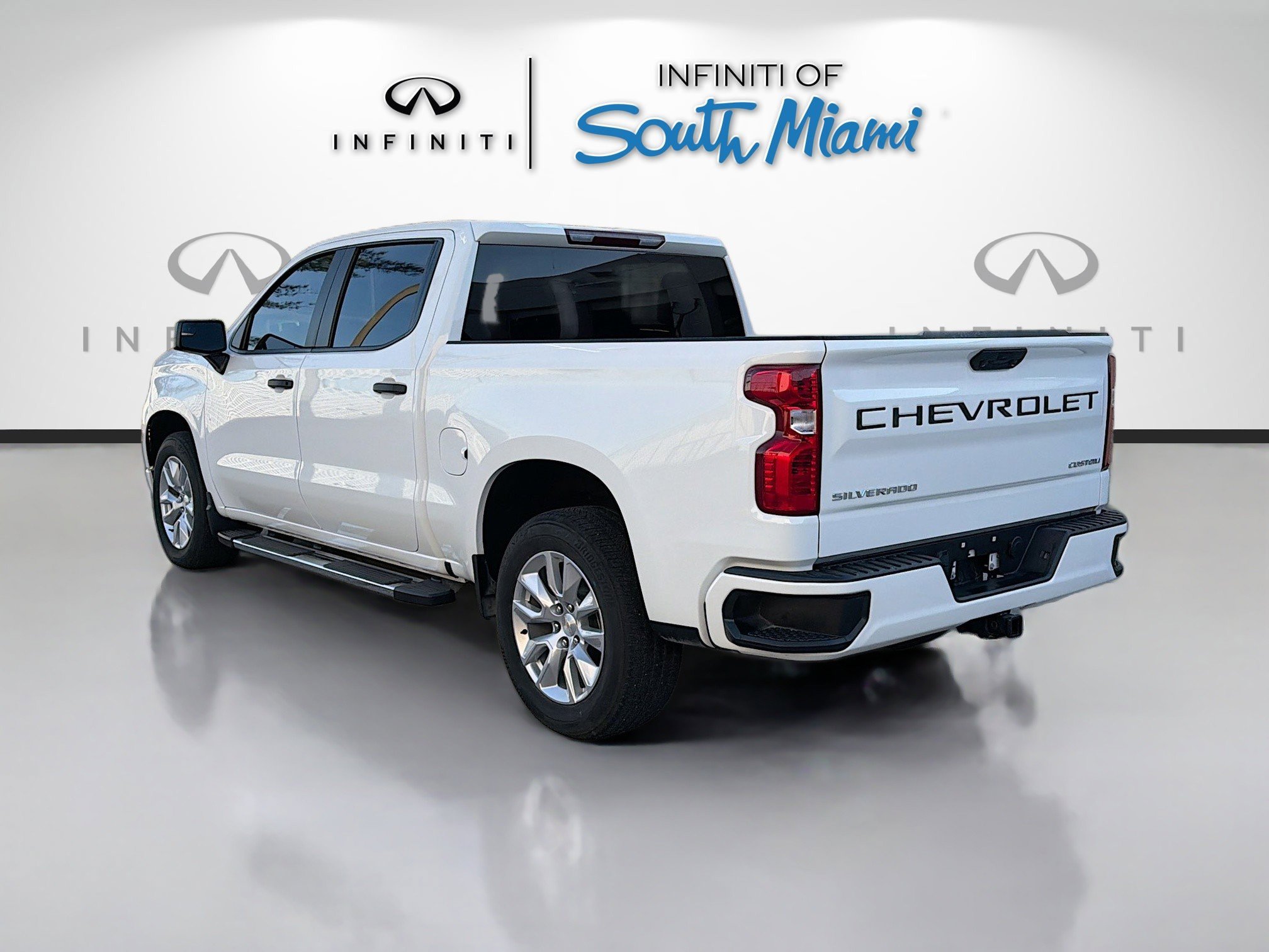 2023 Chevrolet Silverado 1500 Custom photo 3