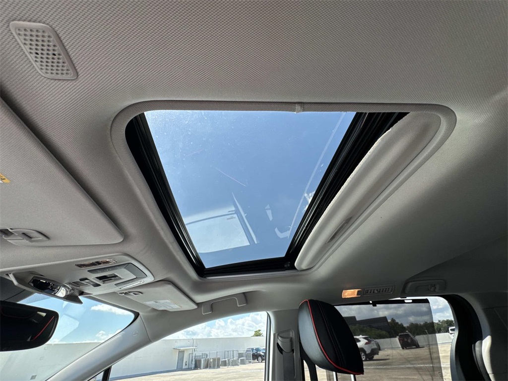 2024 Toyota Sienna LE photo 25