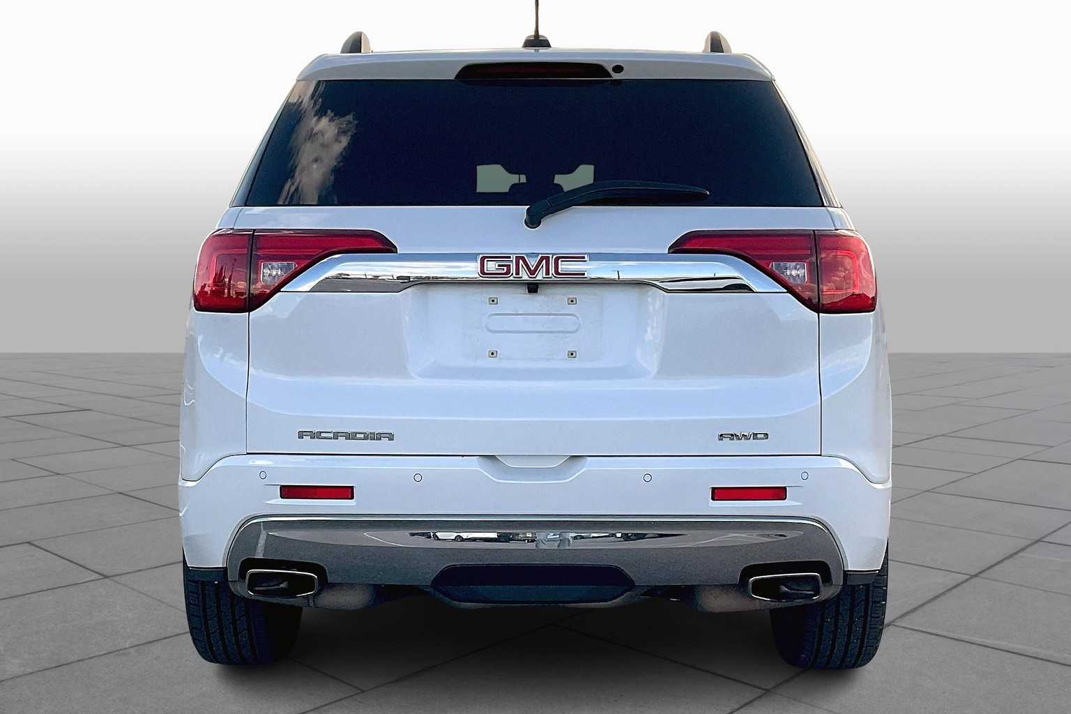 2017 Gmc Acadia Denali photo 3