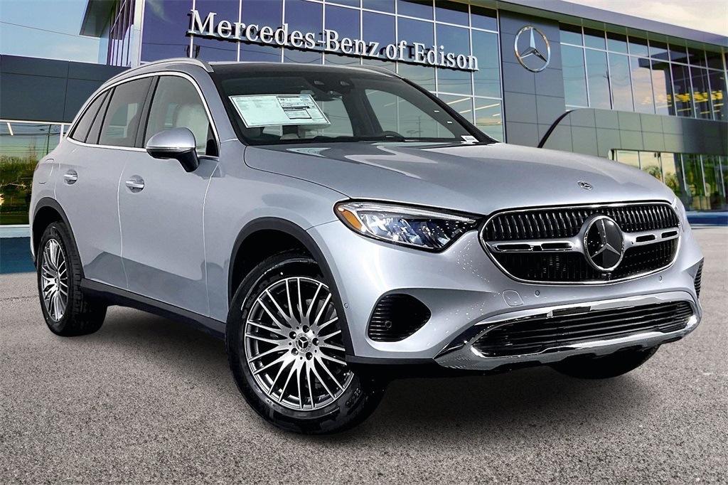 2026 Mercedes-Benz GLC Base's photo