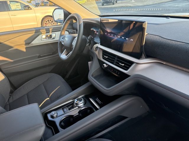 2025 Ford Explorer photo 12
