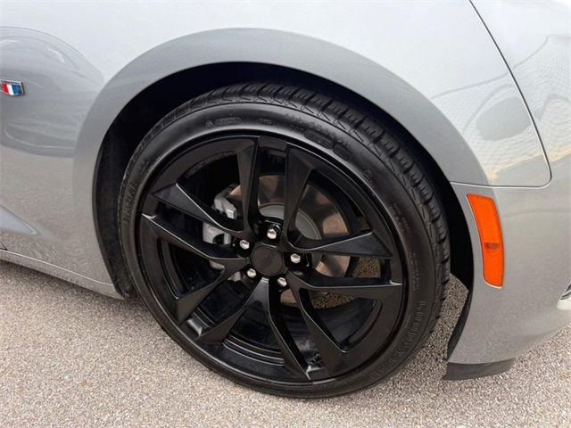 2023 Chevrolet Camaro 1LT photo 3