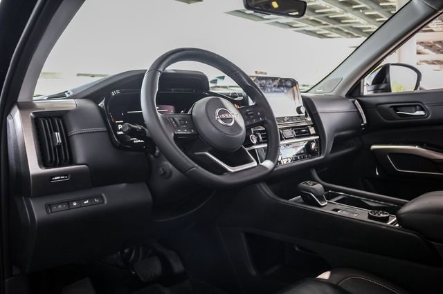 2023 Nissan Pathfinder Platinum photo 7