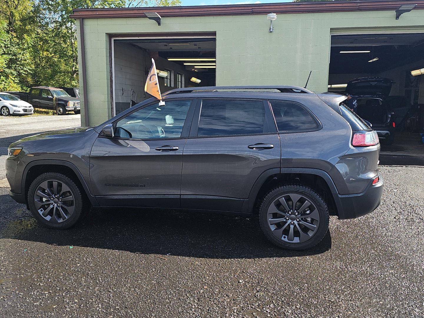 2021 Jeep Cherokee 80th Anniversary Edition photo 9