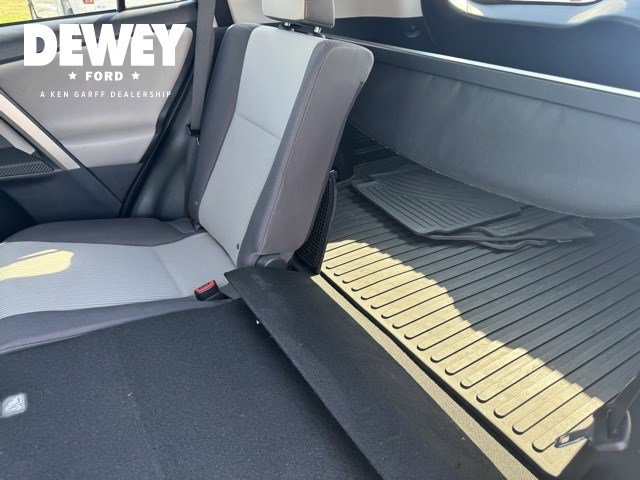 2014 Toyota RAV4 XLE photo 24