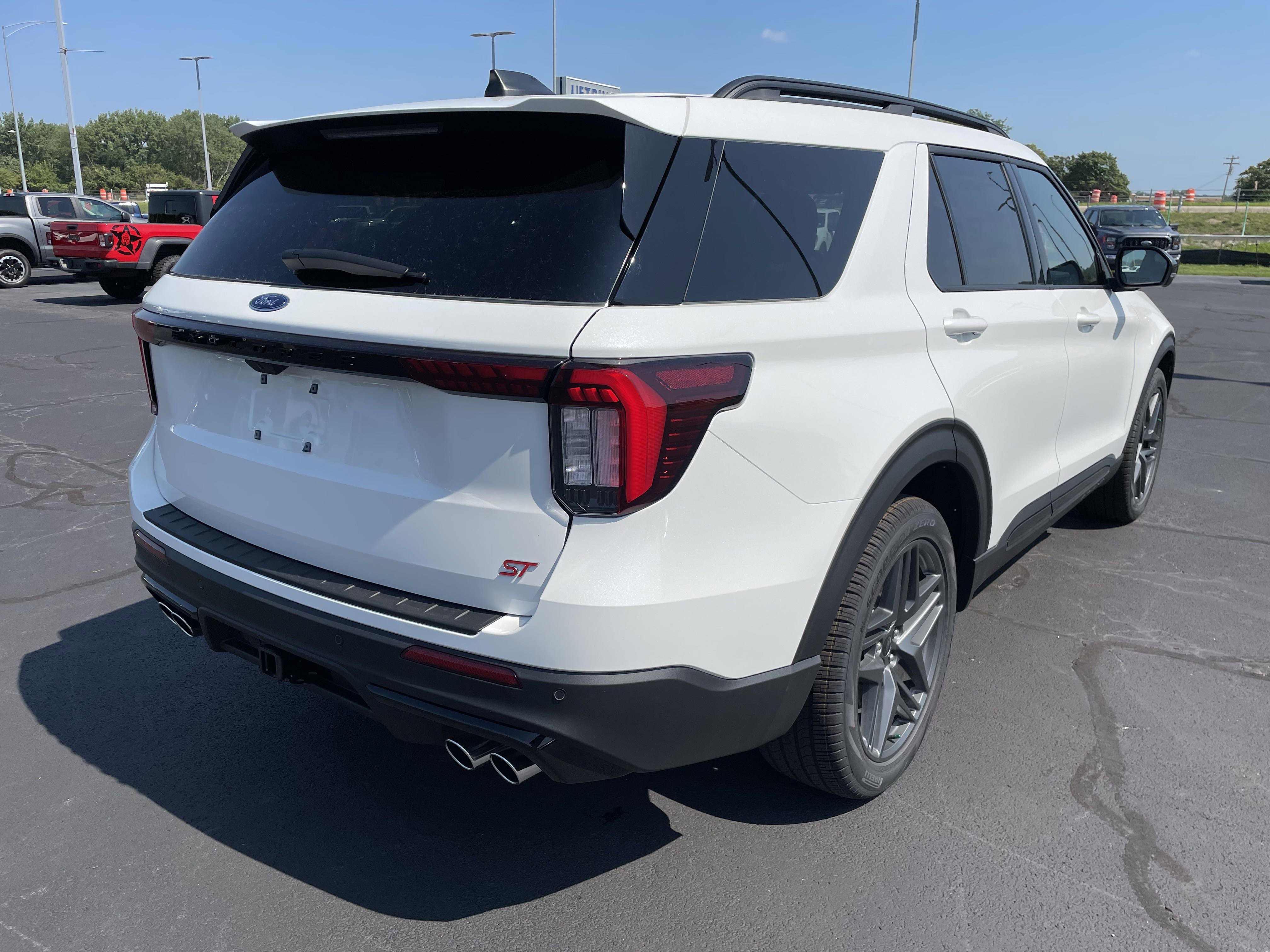 2025 Ford Explorer ST photo 3