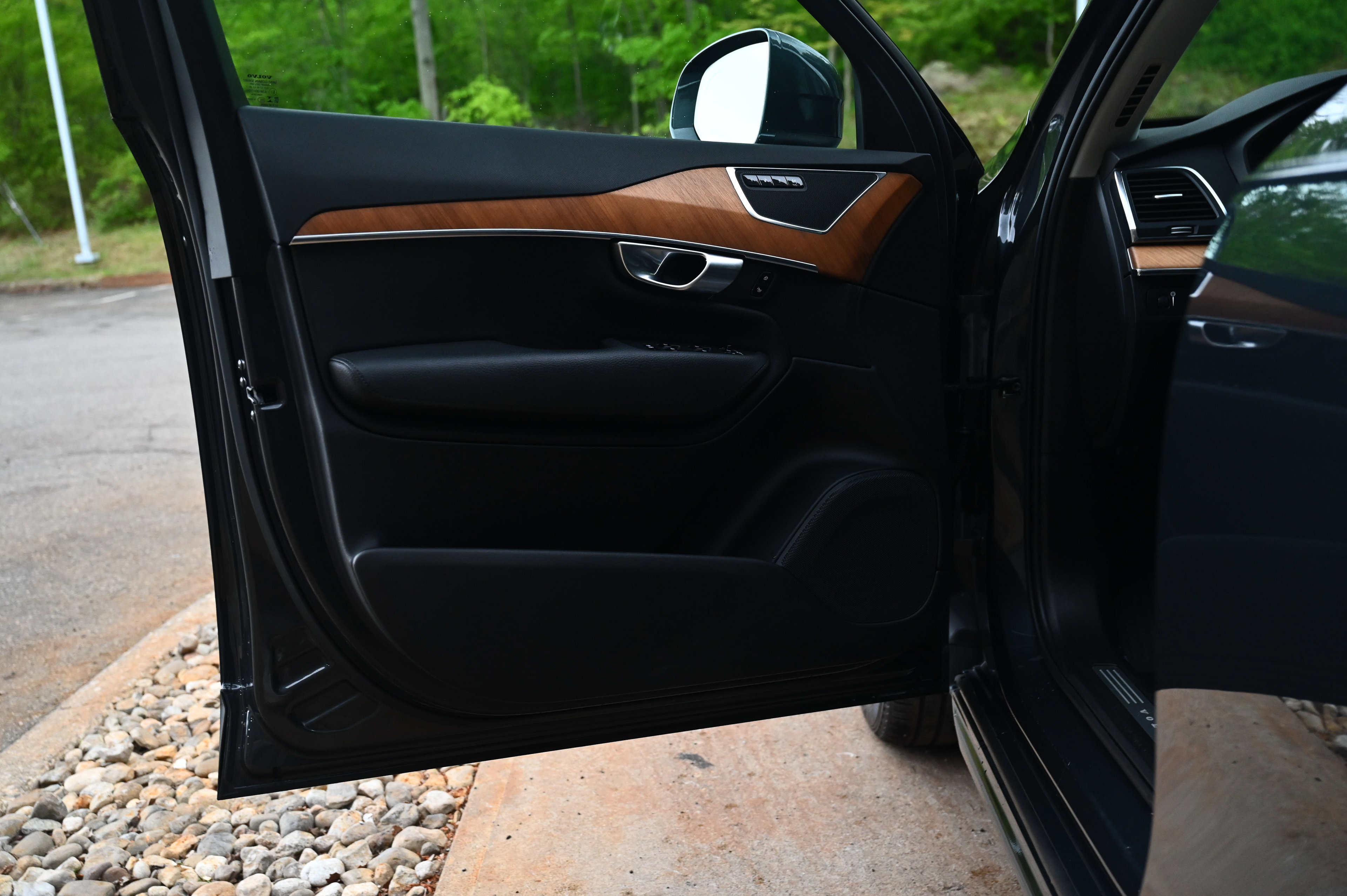 2022 Volvo XC90 T6 Momentum photo 12
