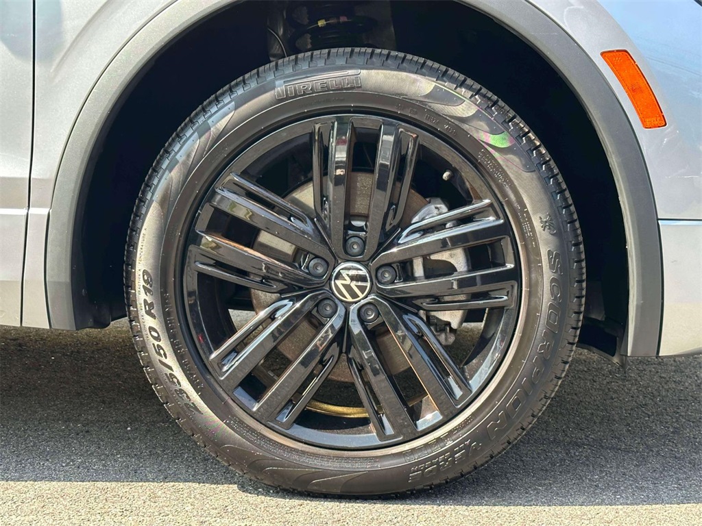 2022 Volkswagen Tiguan SE R-Line Black photo 5