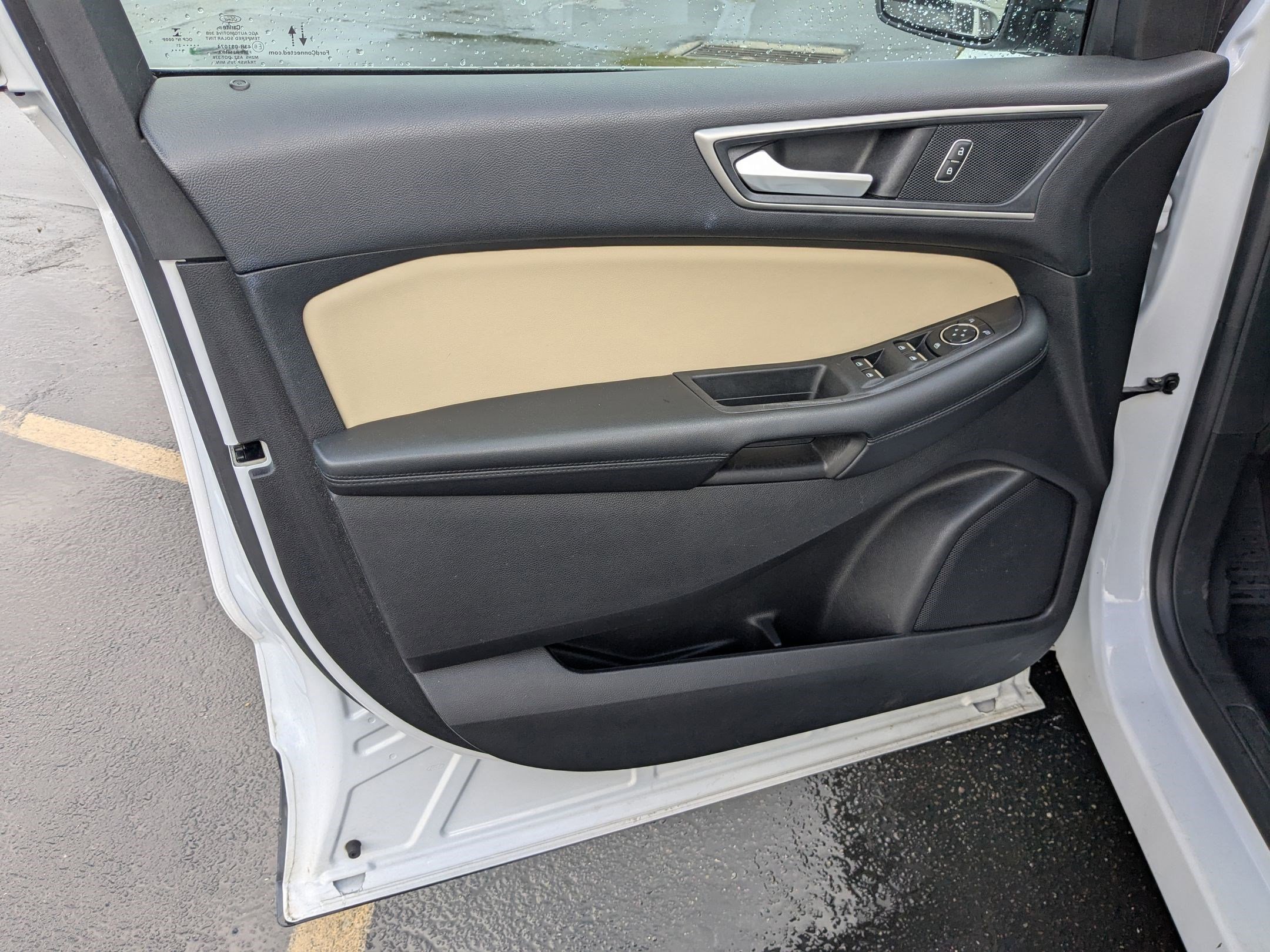 2021 Ford Edge SEL photo 10