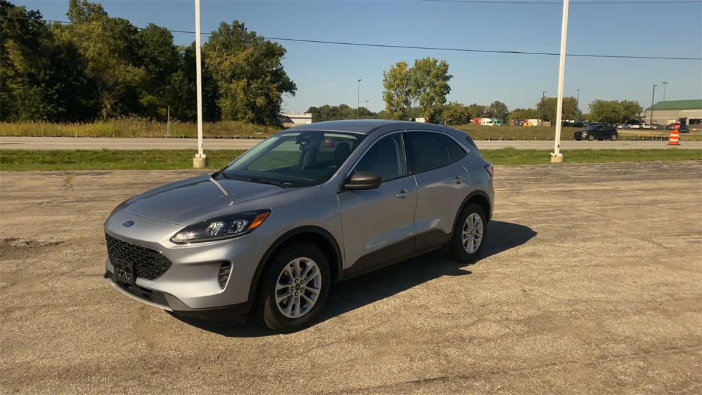 2022 Ford Escape SE photo 2