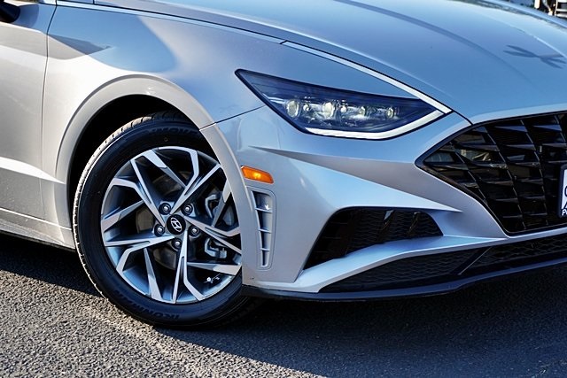 2023 Hyundai Sonata SEL photo 2