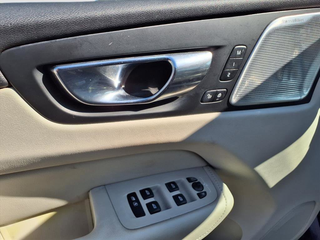 2021 Volvo XC60 Recharge T8 Inscription photo 17
