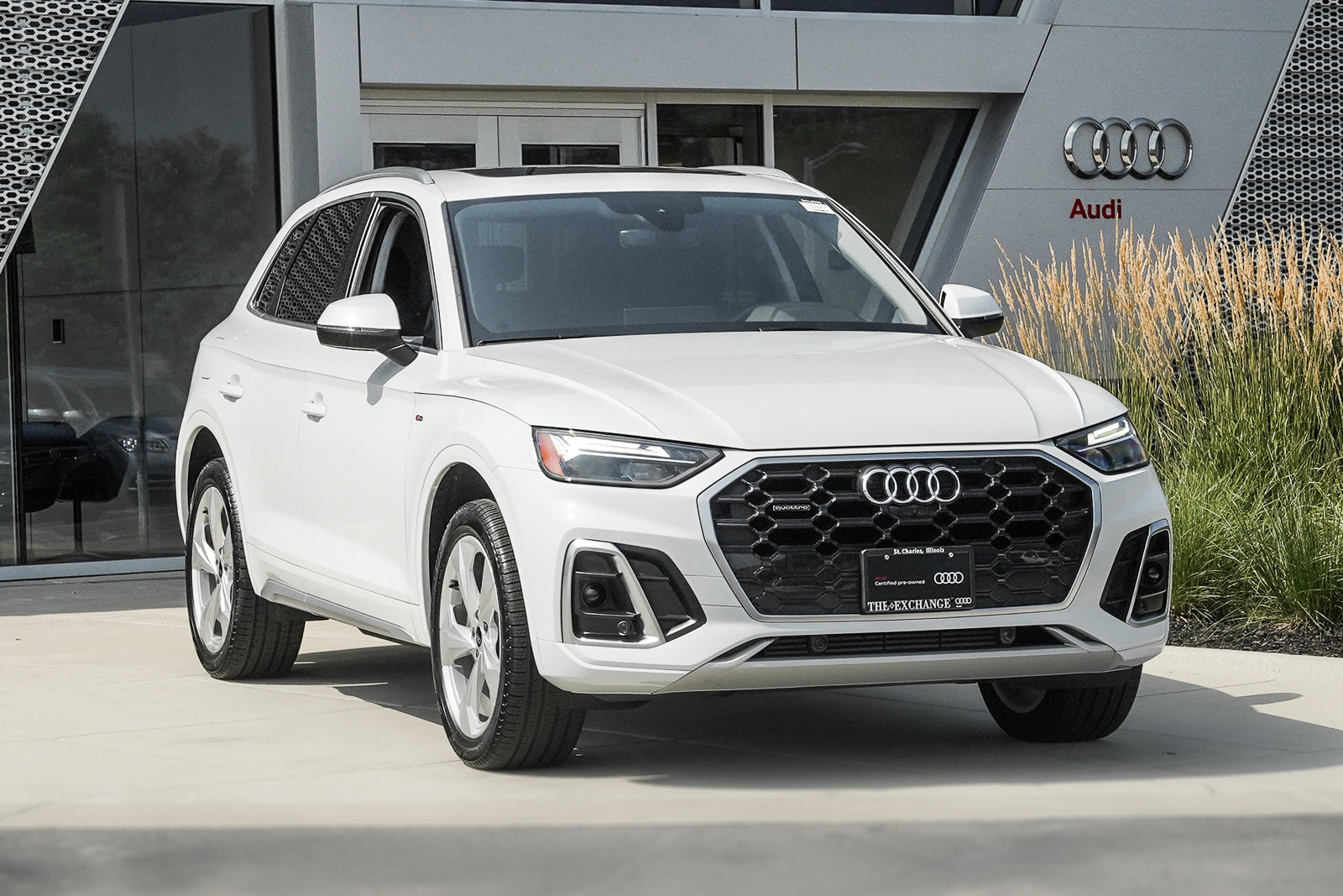 2025 Audi Q5 S line Premium Plus photo 2