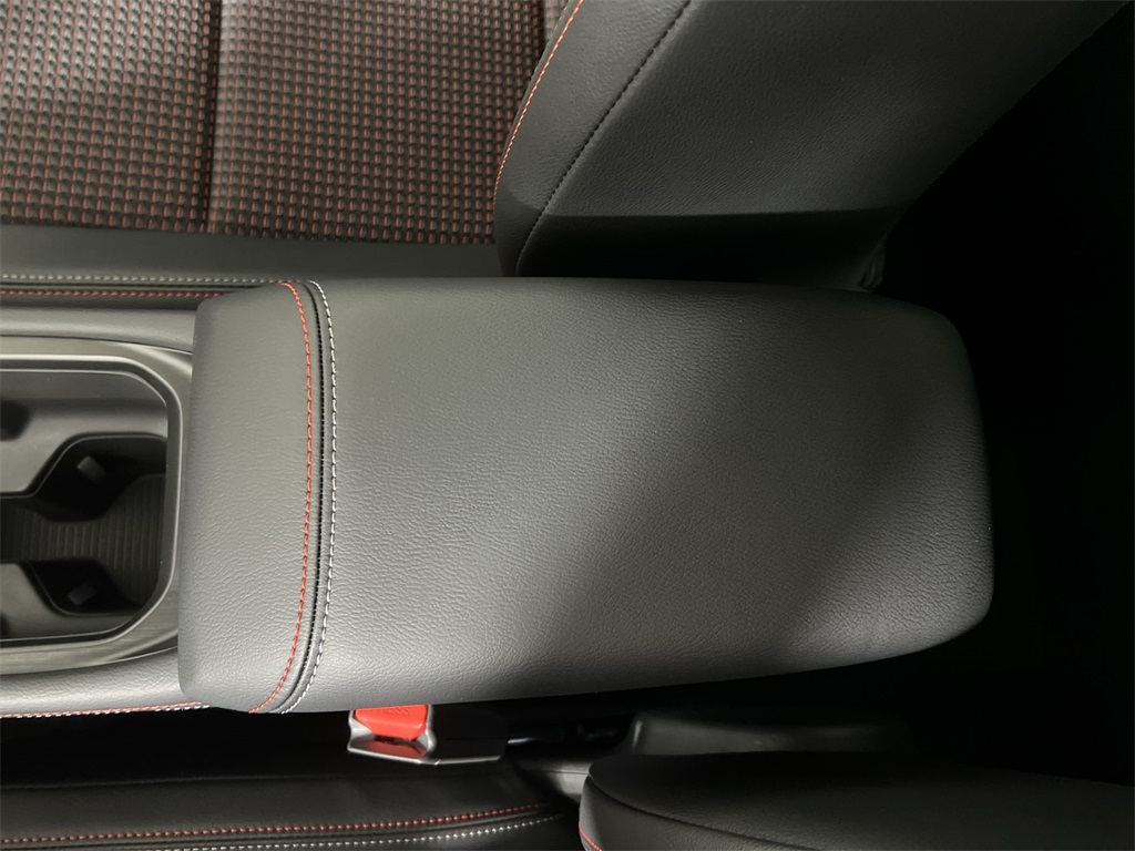2026 Nissan Kicks SR photo 21