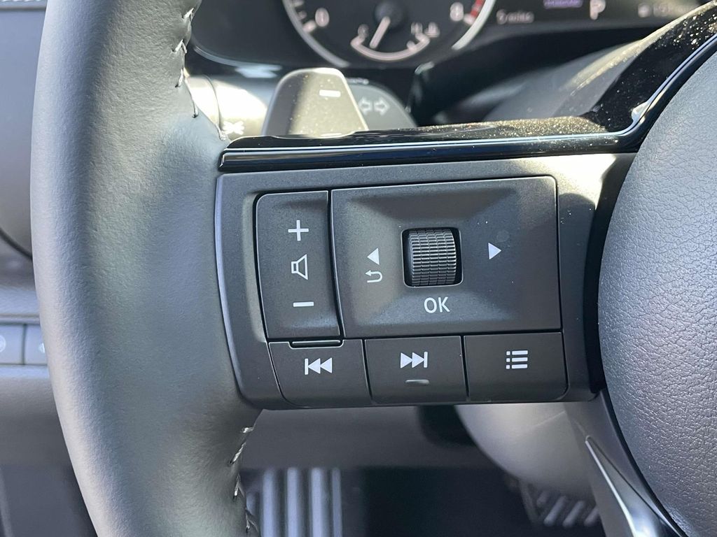 2025 Nissan Pathfinder SL photo 16