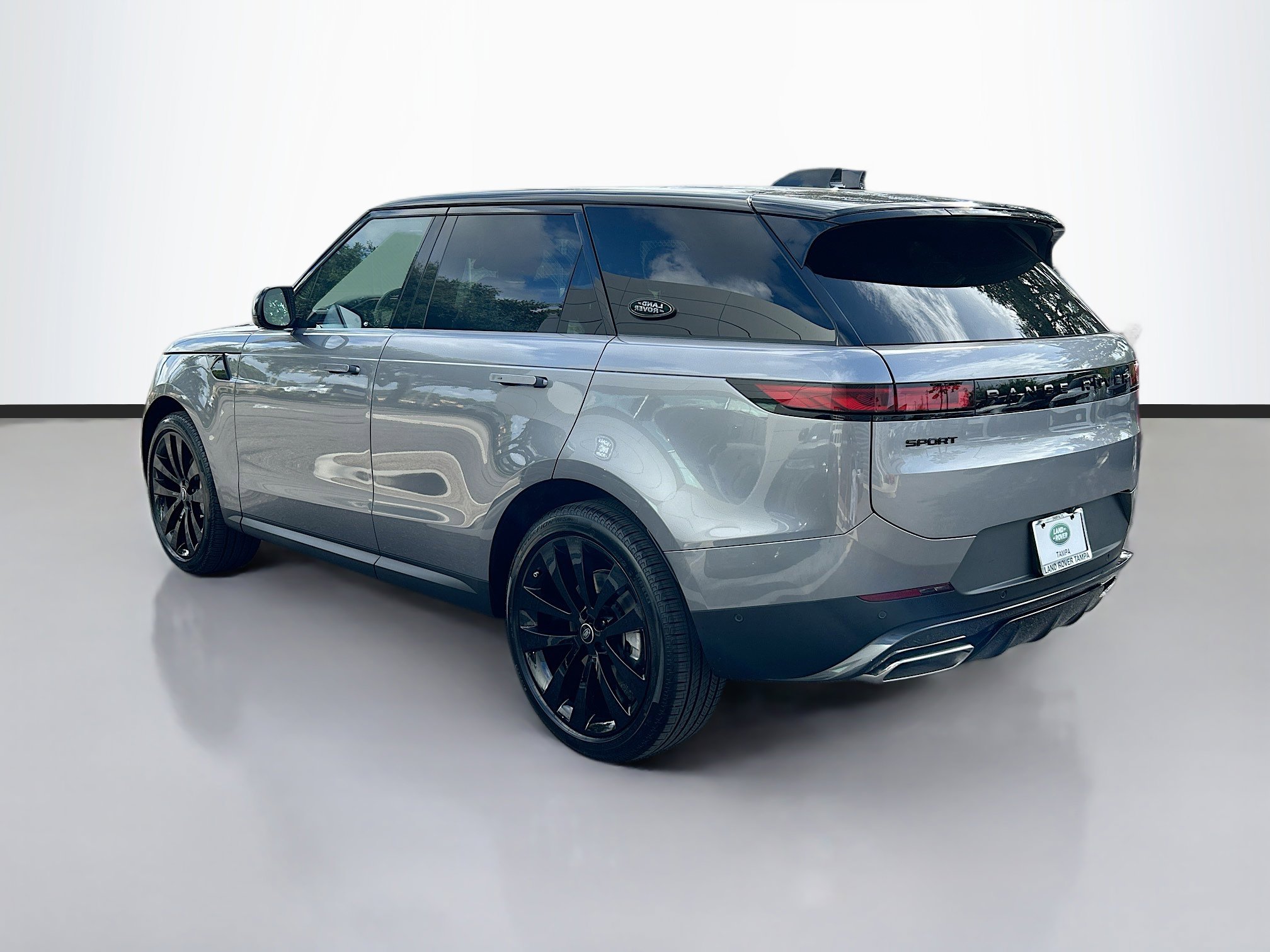 2025 Land Rover Range Rover Sport SE photo 3