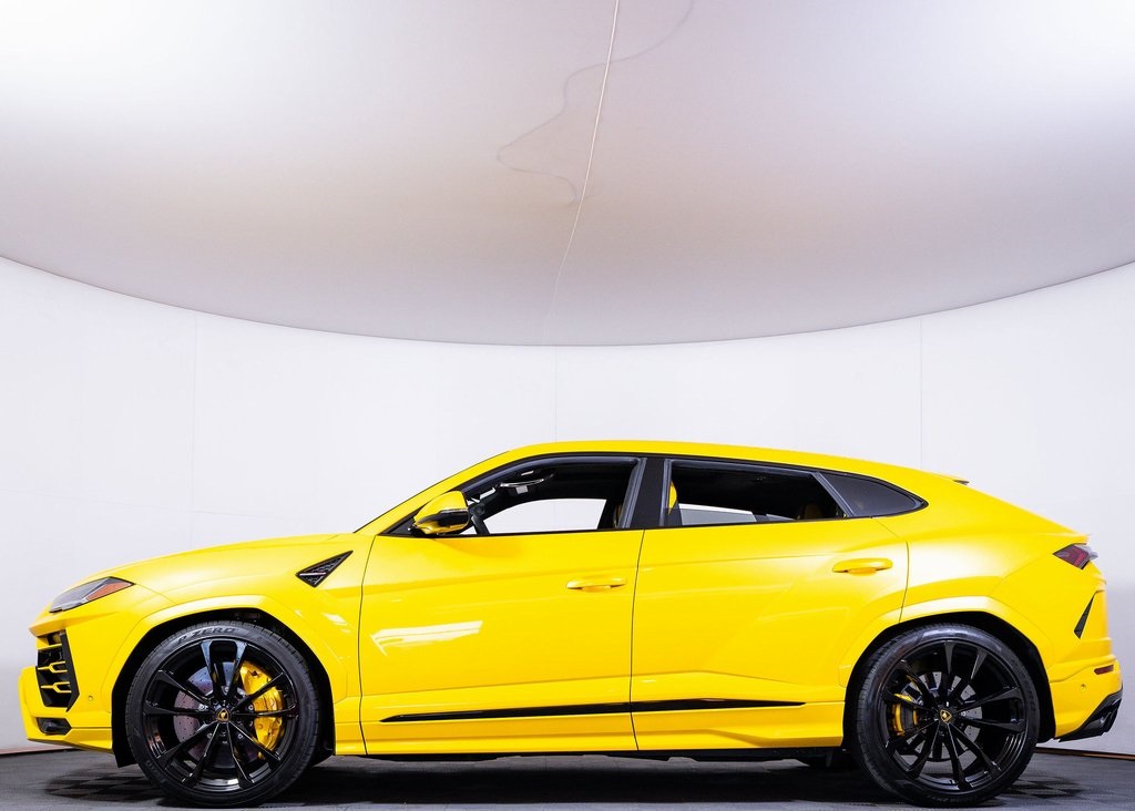 2022 Lamborghini Urus photo 4