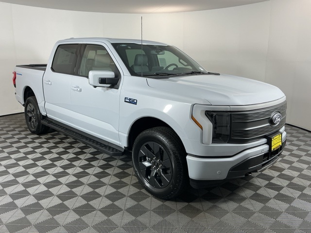 2025 Ford F-150 Lightning Lariat photo 3
