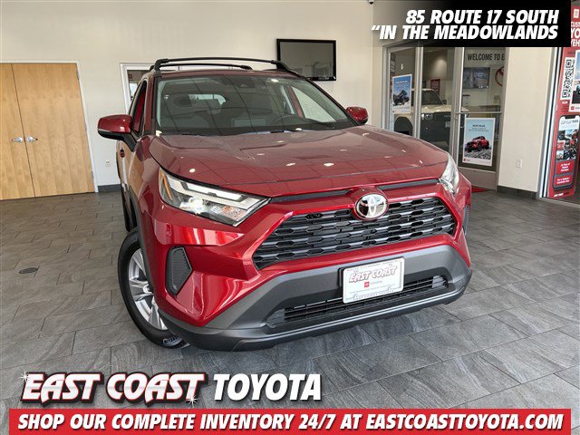 2025 Toyota RAV4 XLE's photo