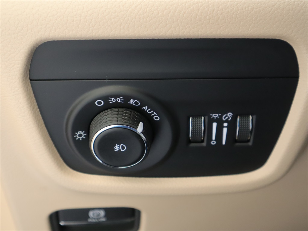 2023 Jeep Grand Cherokee Limited photo 16