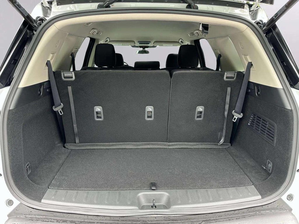 2025 Nissan Pathfinder SV photo 16