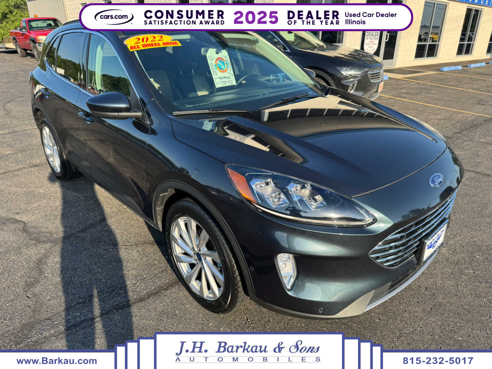 2022 Ford Escape Titanium's photo