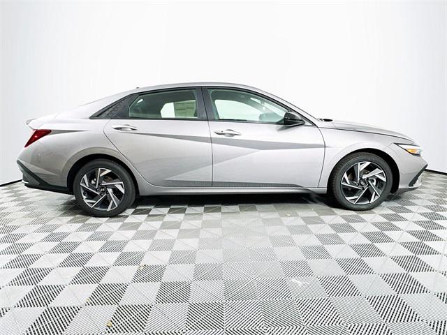 2025 Hyundai Elantra SEL Sport photo 7