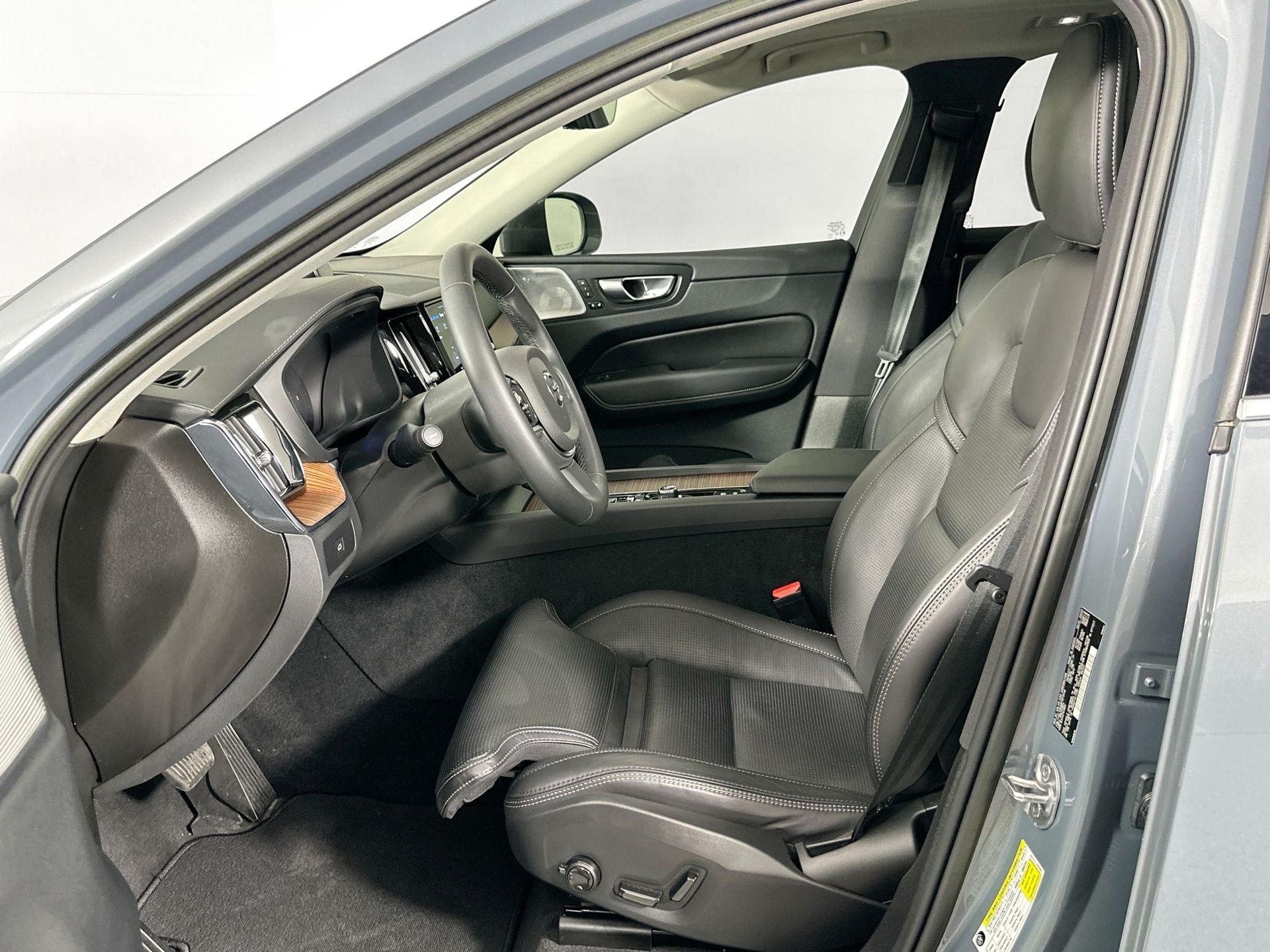 2023 Volvo XC60 B5 Ultimate photo 20