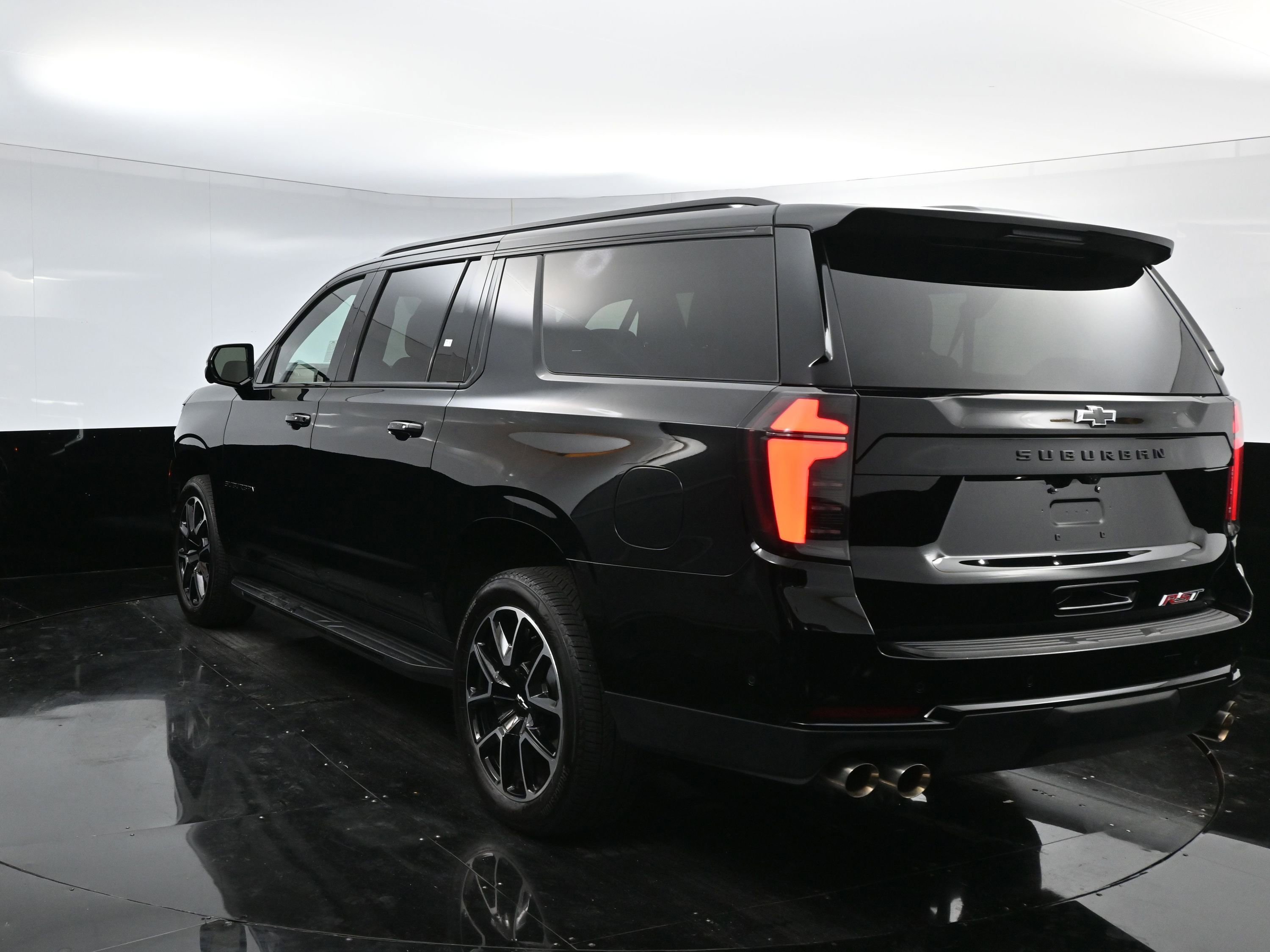 2025 Chevrolet Suburban RST photo 3